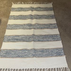 Blue tone Pantina Vie Natural Elegance Collection Accent Rug - 3’ x 5’ -